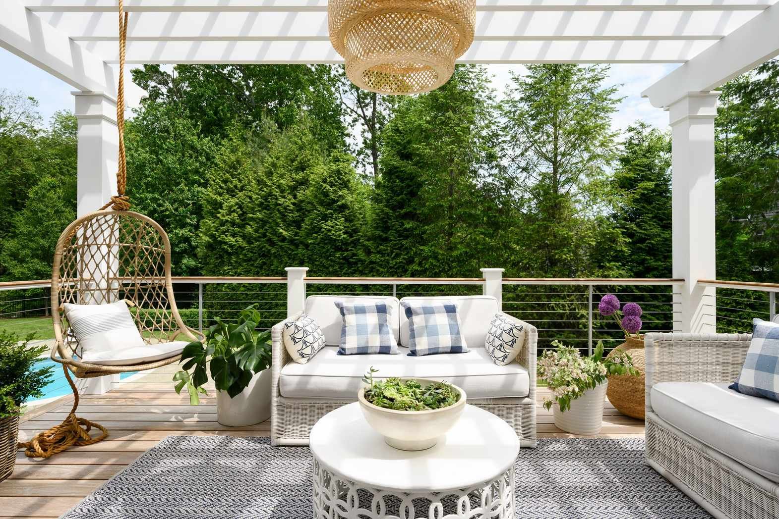 How to Create a Stylish Outdoor Living Room That Feels Like an Extension of Your Home