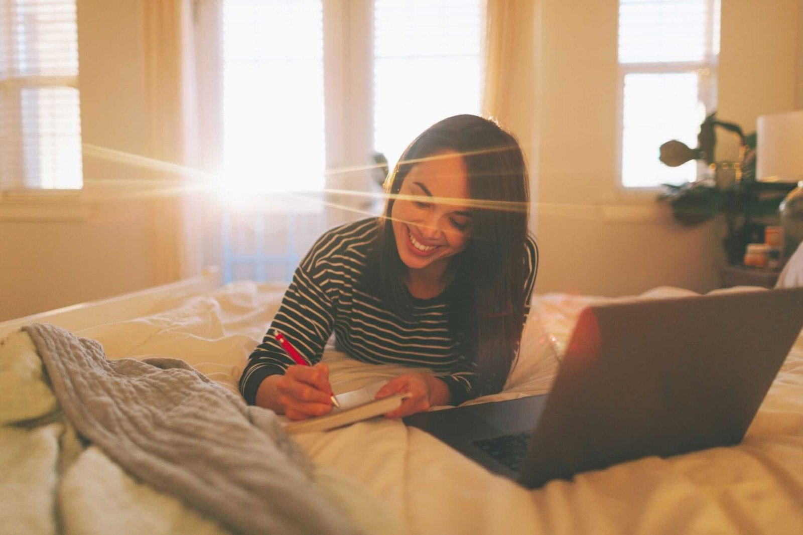 How To Use Social Media To Get A Job In 2025