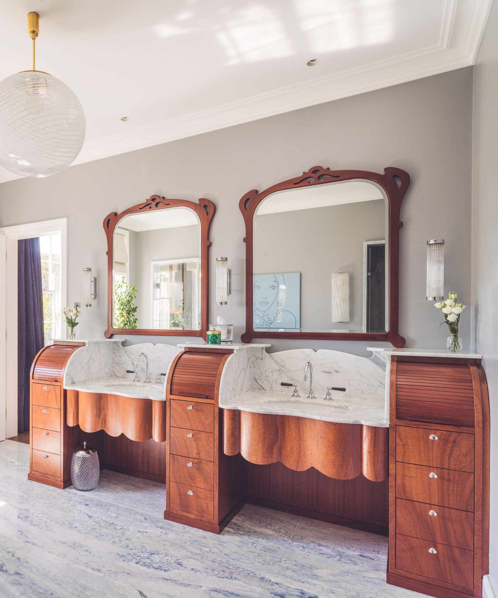 Double bathroom vanity in traditional bathroom