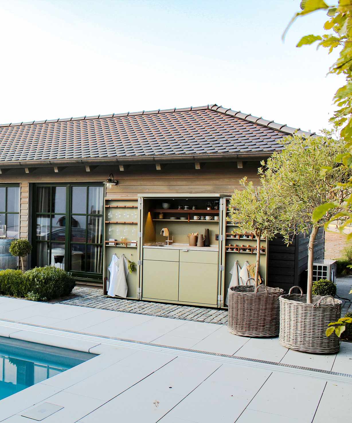 Garden bar with hidden bar