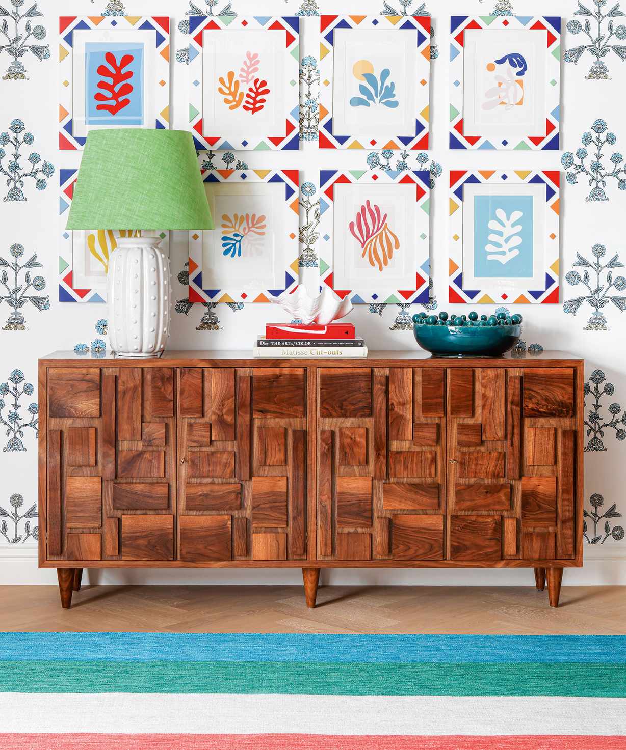 Small entryway ideas with colorful features