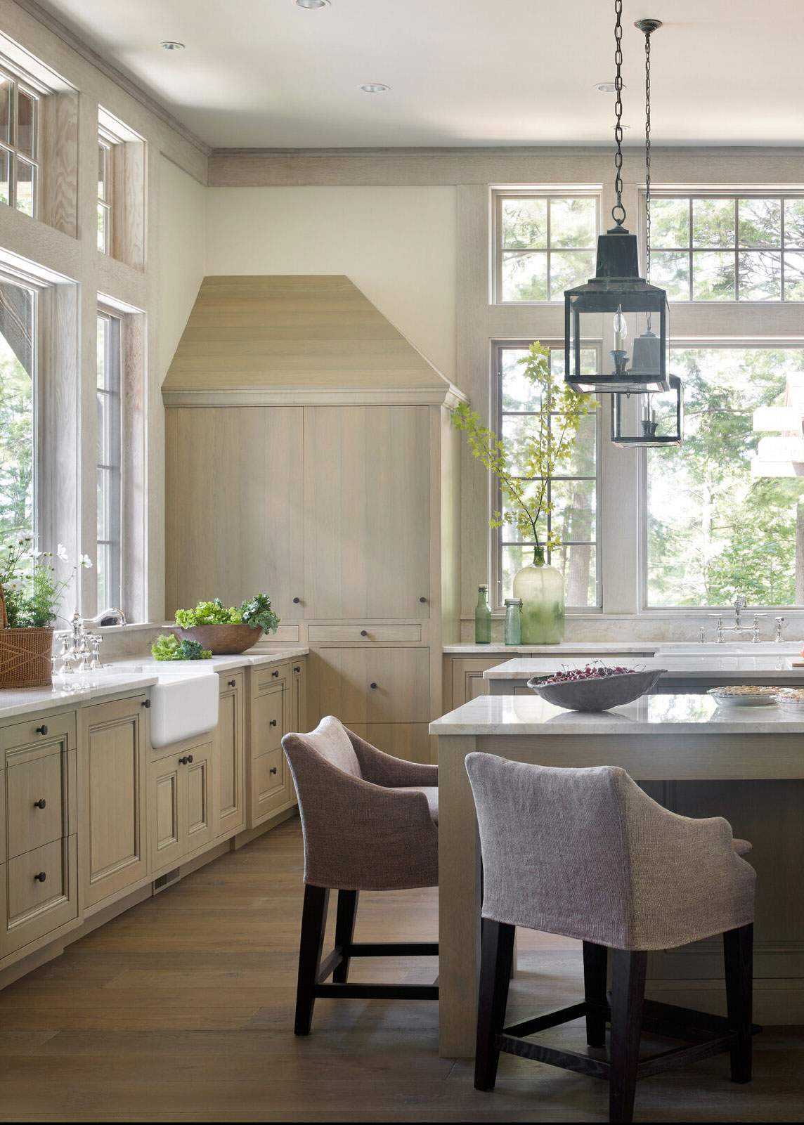 Farmhouse decor ideas, neutral kitchen with kitchen island, wooden flooring, low hanging metal pendants