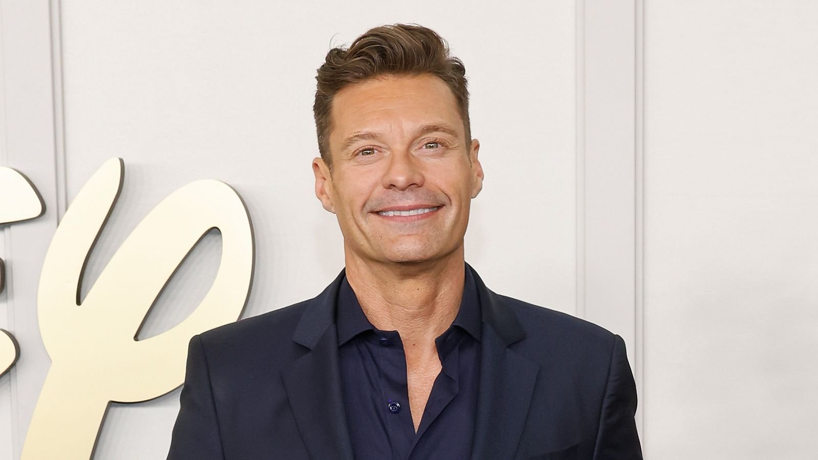 Ryan Seacrest’s Secluded Poolside Sanctuary Is a Lesson in Minimalist Luxury – It Redefines High-End Garden Design for 2026