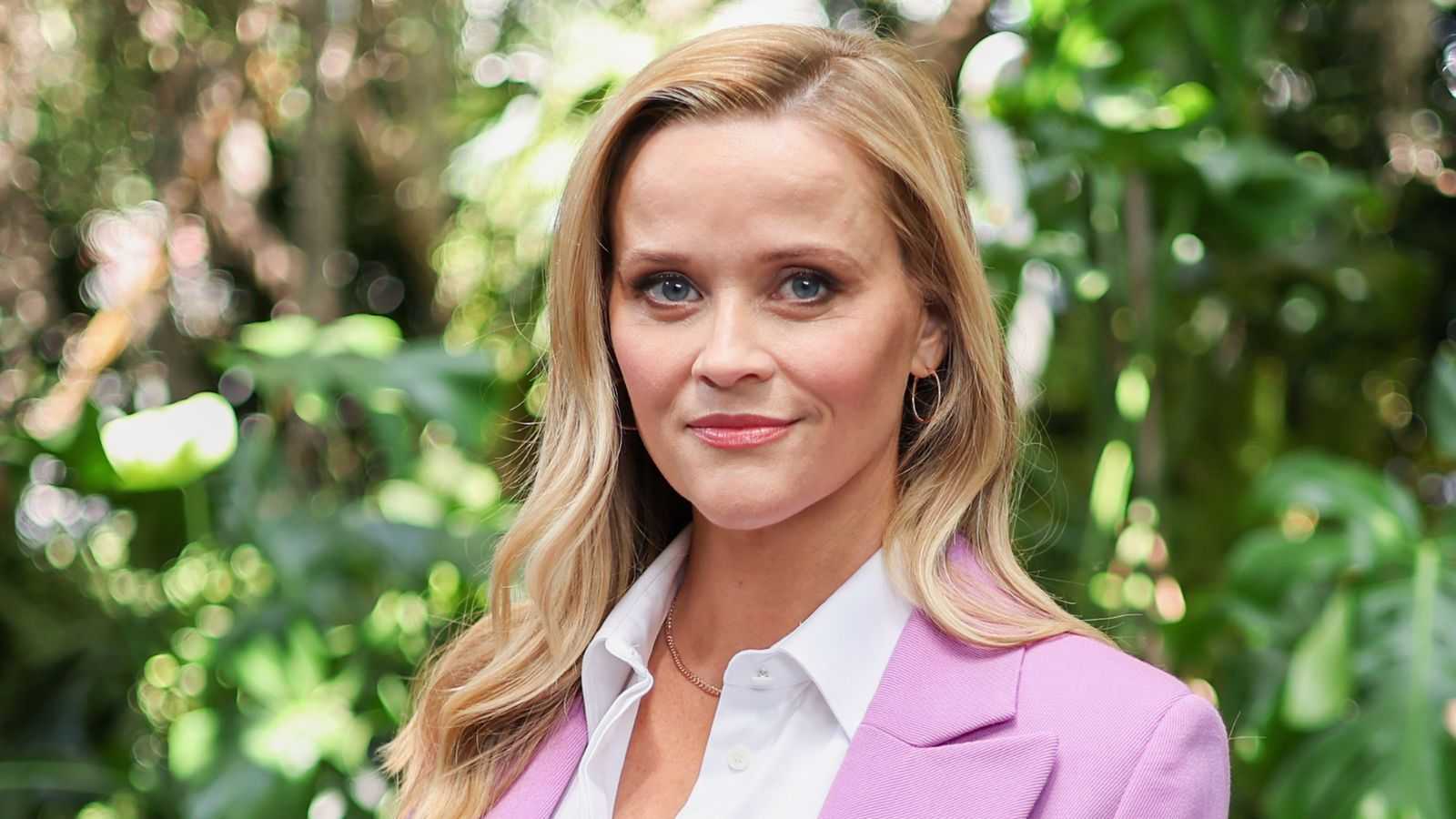 Reese Witherspoon’s Bold Porch Proves This 'Risky' Paint Choice Can Work Masterfully – It’s Dramatic Yet Sophisticated