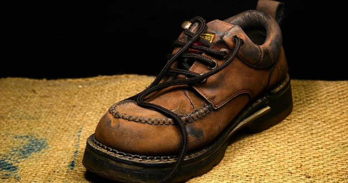 What to Know Before Shopping at Jones Bootmaker (2026)