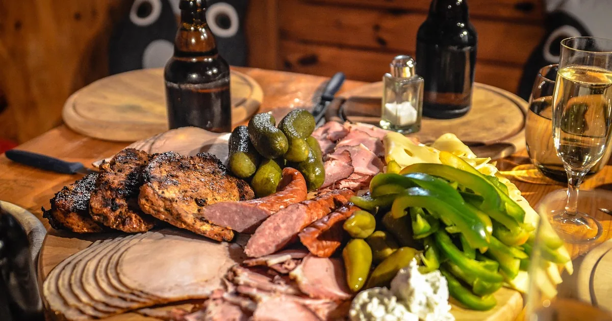 How to Get the Best Deal at Russ and Daughters: A Complete Food & Grocery Guide
